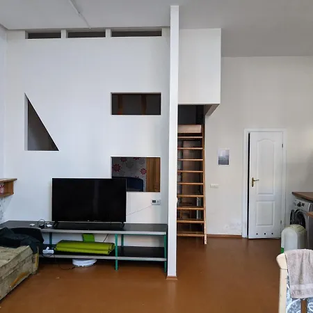 Spacious Shared Studio-apartment In Alloggio in famiglia